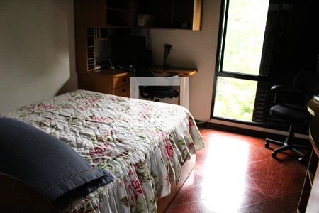 Casa à venda com 500m², 4 quartos e 8 vagasSuíte 2