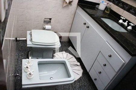 Casa à venda com 500m², 4 quartos e 8 vagasBanheiro da Suíte 2