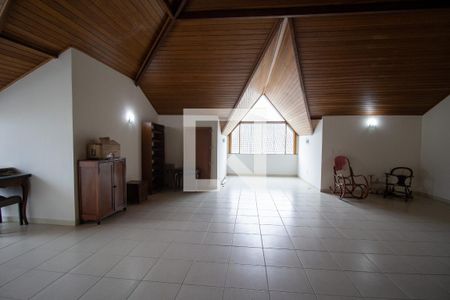 Casa à venda com 850m², 5 quartos e 8 vagasSotão