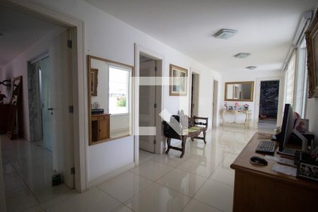 Casa à venda com 850m², 5 quartos e 8 vagasCorredor dos Quartos