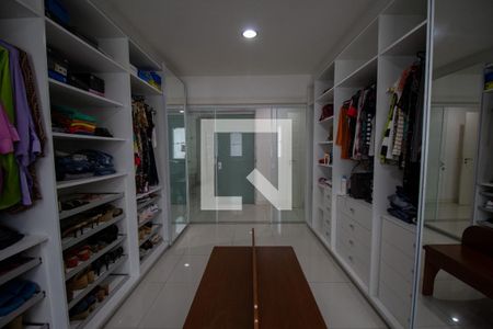 Casa à venda com 850m², 5 quartos e 8 vagasCloset da Suíte 2