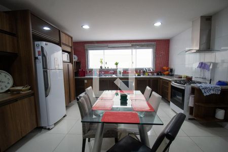 Casa à venda com 850m², 5 quartos e 8 vagasCozinha