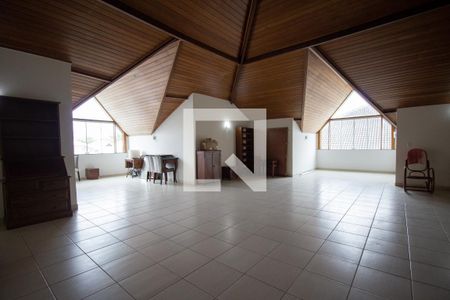 Casa à venda com 850m², 5 quartos e 8 vagasSotão