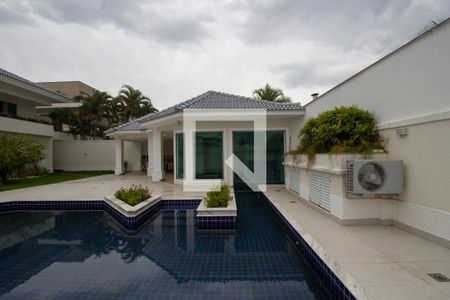 Casa à venda com 850m², 5 quartos e 8 vagasSauna