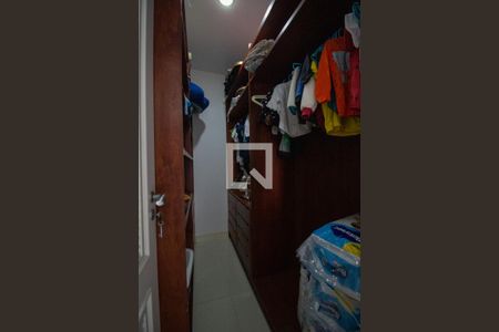 Casa à venda com 850m², 5 quartos e 8 vagasCloset da Suíte 3