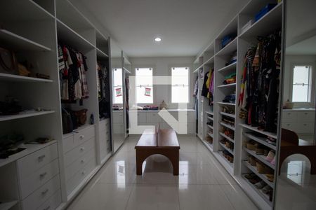 Casa à venda com 850m², 5 quartos e 8 vagasCloset da Suíte 2
