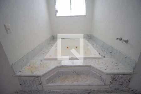 Casa à venda com 850m², 5 quartos e 8 vagasBanheiro da Suíte 2