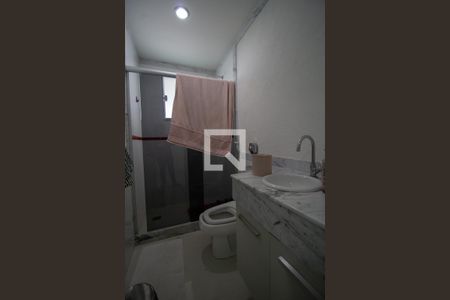 Casa à venda com 850m², 5 quartos e 8 vagasBanheiro da Suíte 2