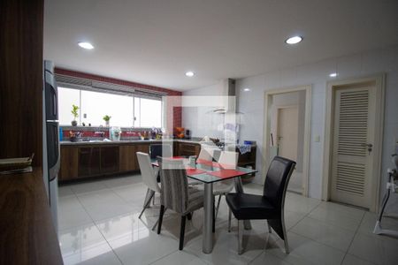 Casa à venda com 850m², 5 quartos e 8 vagasCozinha