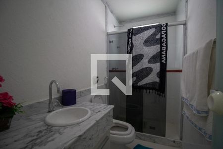 Casa à venda com 850m², 5 quartos e 8 vagasBanheiro da Suíte 2