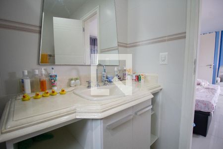 Casa à venda com 850m², 5 quartos e 8 vagasBanheiro da Suíte 3