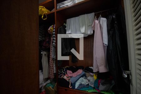 Casa à venda com 850m², 5 quartos e 8 vagasCloset da Suíte 1