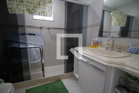 Casa à venda com 850m², 5 quartos e 8 vagasBanheiro da Suíte 3