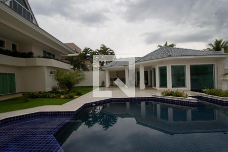 Casa à venda com 850m², 5 quartos e 8 vagasPiscina