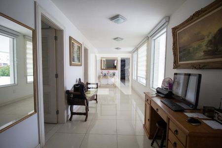 Casa à venda com 850m², 5 quartos e 8 vagasCorredor dos Quartos