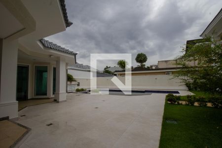 Casa à venda com 850m², 5 quartos e 8 vagasQuintal