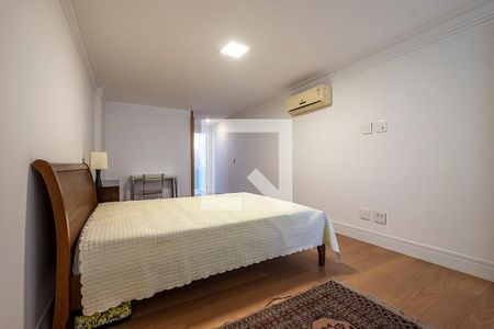 Apartamento à venda com 226m², 3 quartos e 2 vagasSuíte 2