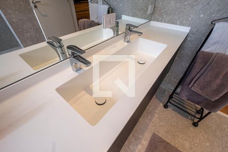 Apartamento à venda com 226m², 3 quartos e 2 vagasSuíte 1 - Banheiro