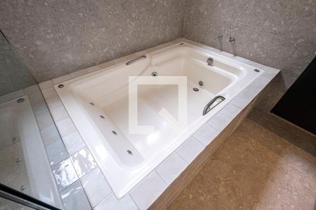 Apartamento à venda com 226m², 3 quartos e 2 vagasSuíte 1 - Banheiro