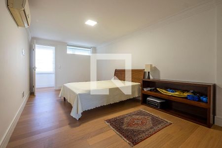 Apartamento à venda com 226m², 3 quartos e 2 vagasSuíte 2