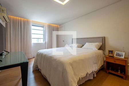 Apartamento à venda com 226m², 3 quartos e 2 vagasSuíte 1