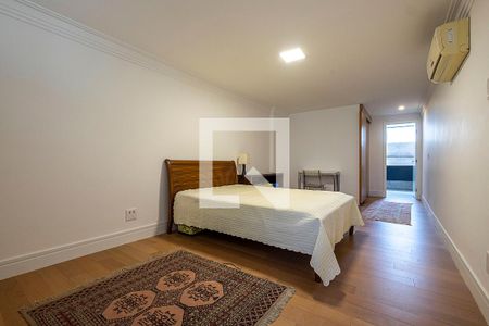 Apartamento à venda com 226m², 3 quartos e 2 vagasSuíte 2