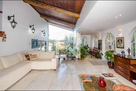 Sala 1 de casa à venda com 6 quartos, 350m² em Santa Lúcia, Belo Horizonte