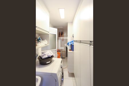 Apartamento à venda com 143m², 3 quartos e 2 vagas Apartamento à venda com 143m², 3 quartos e 2 vagasLavanderia