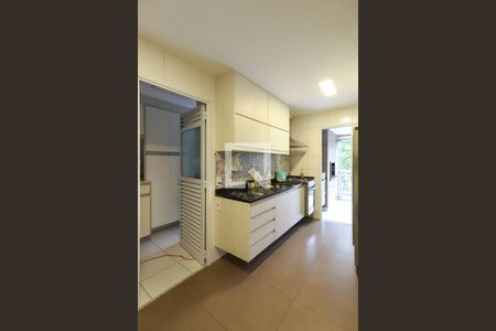 Apartamento à venda com 143m², 3 quartos e 2 vagas Apartamento à venda com 143m², 3 quartos e 2 vagasCozinha