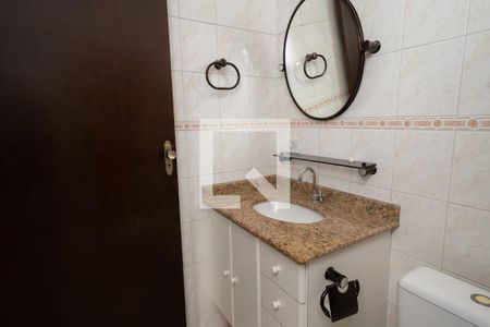 Casa para alugar com 215m², 3 quartos e 4 vagas Casa para alugar com 215m², 3 quartos e 4 vagasBanheiro da Suíte 1