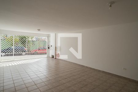 Casa para alugar com 215m², 3 quartos e 4 vagas Casa para alugar com 215m², 3 quartos e 4 vagasGaragem