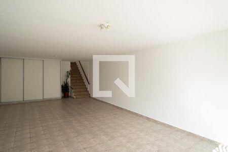 Casa para alugar com 215m², 3 quartos e 4 vagas Casa para alugar com 215m², 3 quartos e 4 vagasGaragem