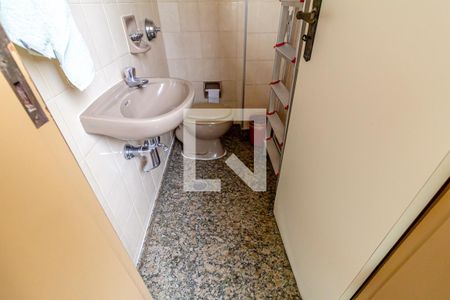 Apartamento à venda com 319m², 4 quartos e 2 vagasBanheiro de Serviço
