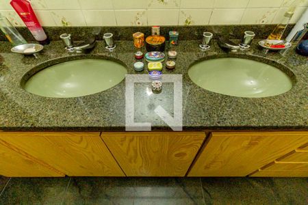 Apartamento à venda com 319m², 4 quartos e 2 vagasBanheiro 2