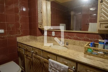 Apartamento à venda com 224m², 3 quartos e 1 vagaBanheiro da Suíte 2