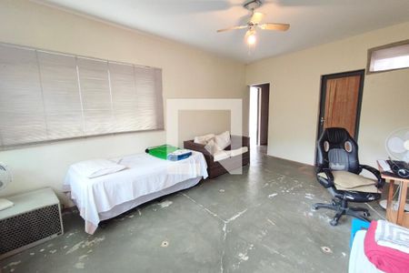 Casa à venda com 200m², 3 quartos e 8 vagasQuarto suíte 2