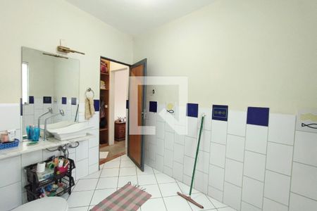 Casa à venda com 200m², 3 quartos e 8 vagasBanheiro suíte 1