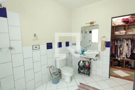 Casa à venda com 200m², 3 quartos e 8 vagasBanheiro suíte 1