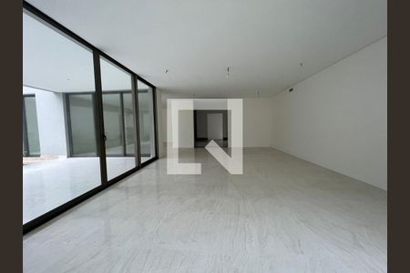 Casa à venda com 640m², 4 quartos e sem vaga