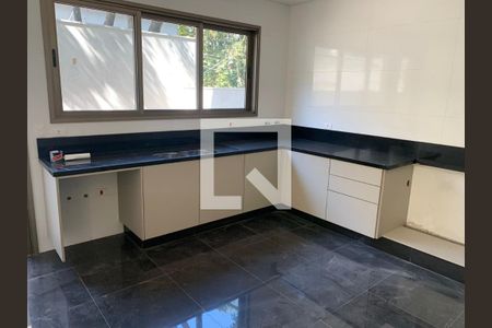 Casa à venda com 640m², 4 quartos e sem vaga