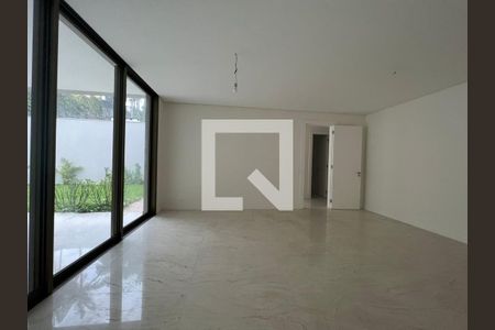 Casa à venda com 640m², 4 quartos e sem vaga