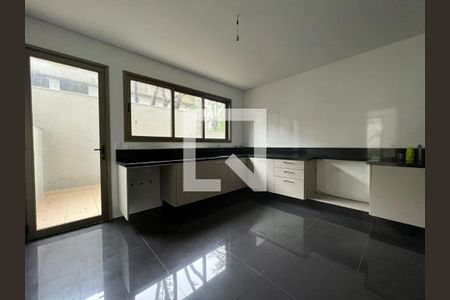 Casa à venda com 640m², 4 quartos e sem vaga