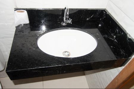 Casa para alugar com 85m², 2 quartos e 1 vaga Casa para alugar com 85m², 2 quartos e 1 vagaBanheiro