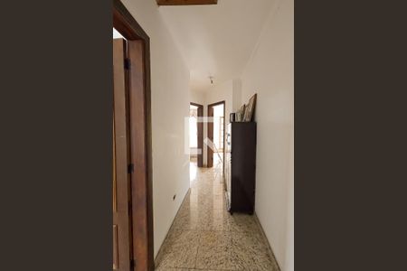 Casa à venda com 350m², 3 quartos e 4 vagasCorredor