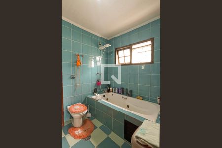 Casa à venda com 350m², 3 quartos e 4 vagasBanheiro da Suíte 2