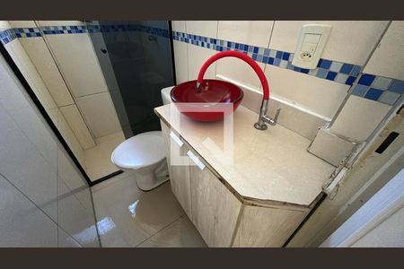 Banheiro de apartamento à venda com 3 quartos, 43m² em Cidade Industrial, Curitiba