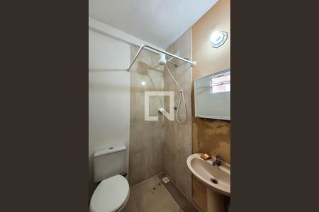Banheiro de casa para alugar com 1 quarto, 25m² em Vila das Mercês, São Paulo