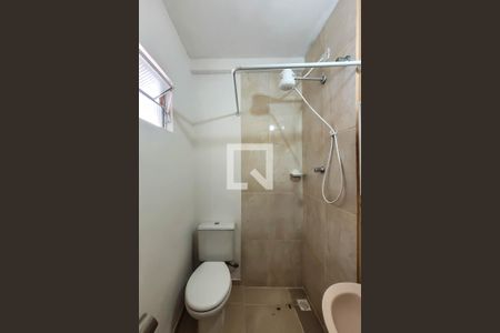 Banheiro de casa para alugar com 1 quarto, 25m² em Vila das Mercês, São Paulo