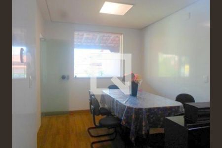 Casa à venda com 5 quartos, 250m² em Cachoeirinha, Belo Horizonte