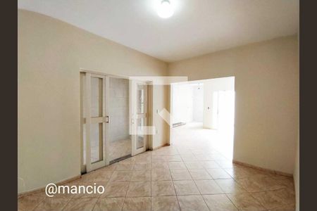 Casa à venda com 3 quartos, 560m² em Santa Efigênia, Belo Horizonte